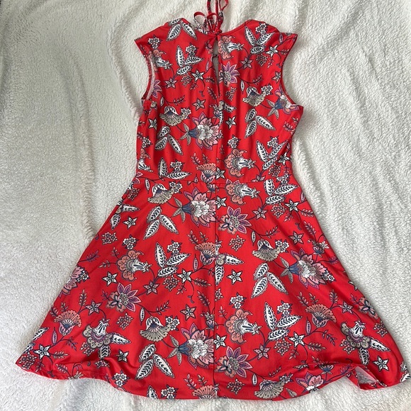 Short Summer Dress in Red Floral - Picture 3 of 7